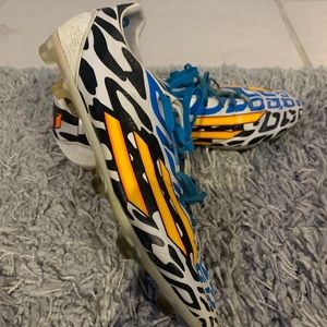 Lionel Messi men’s soccer cleat size 10